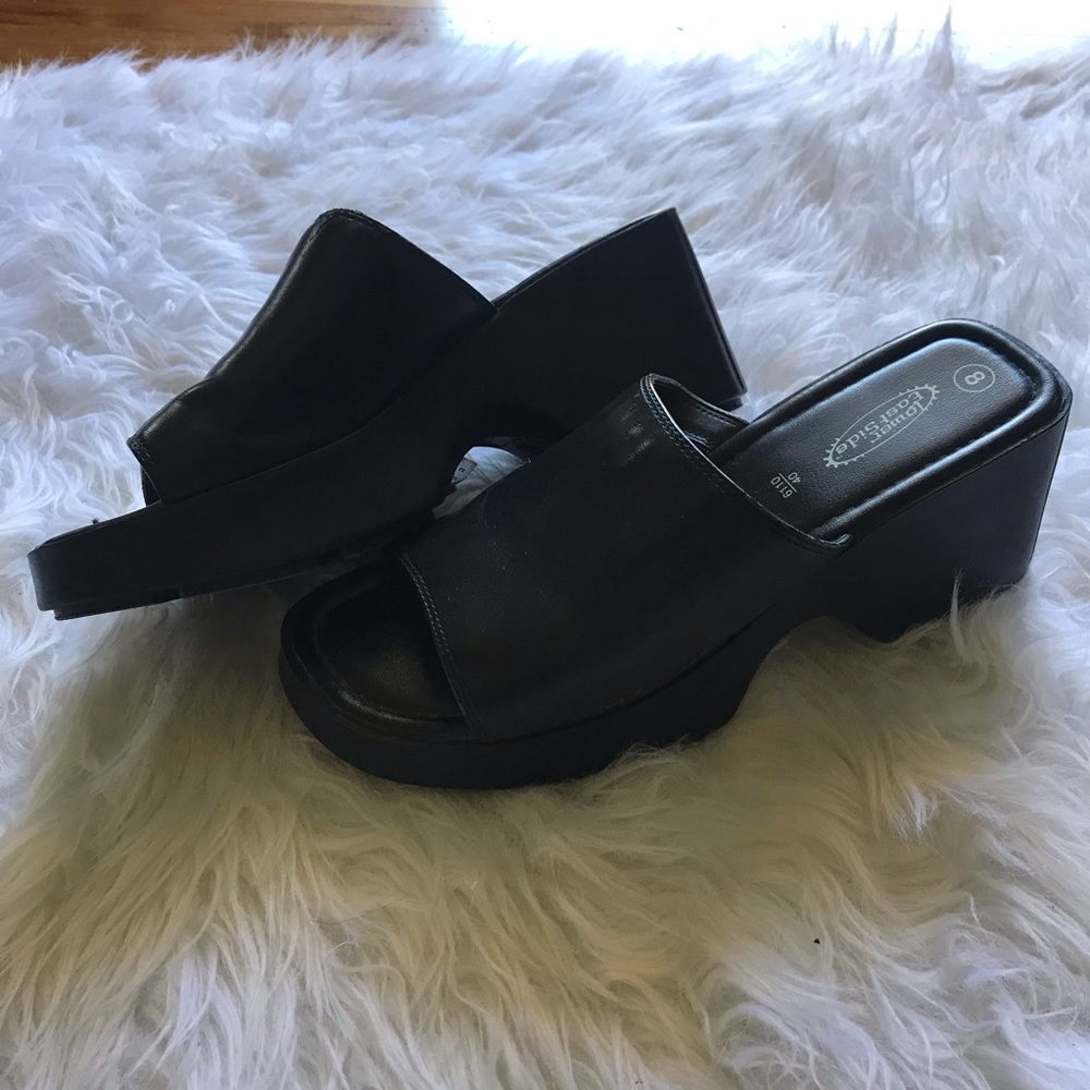VINTAGE 90S BLACK PLATFORM SHOES